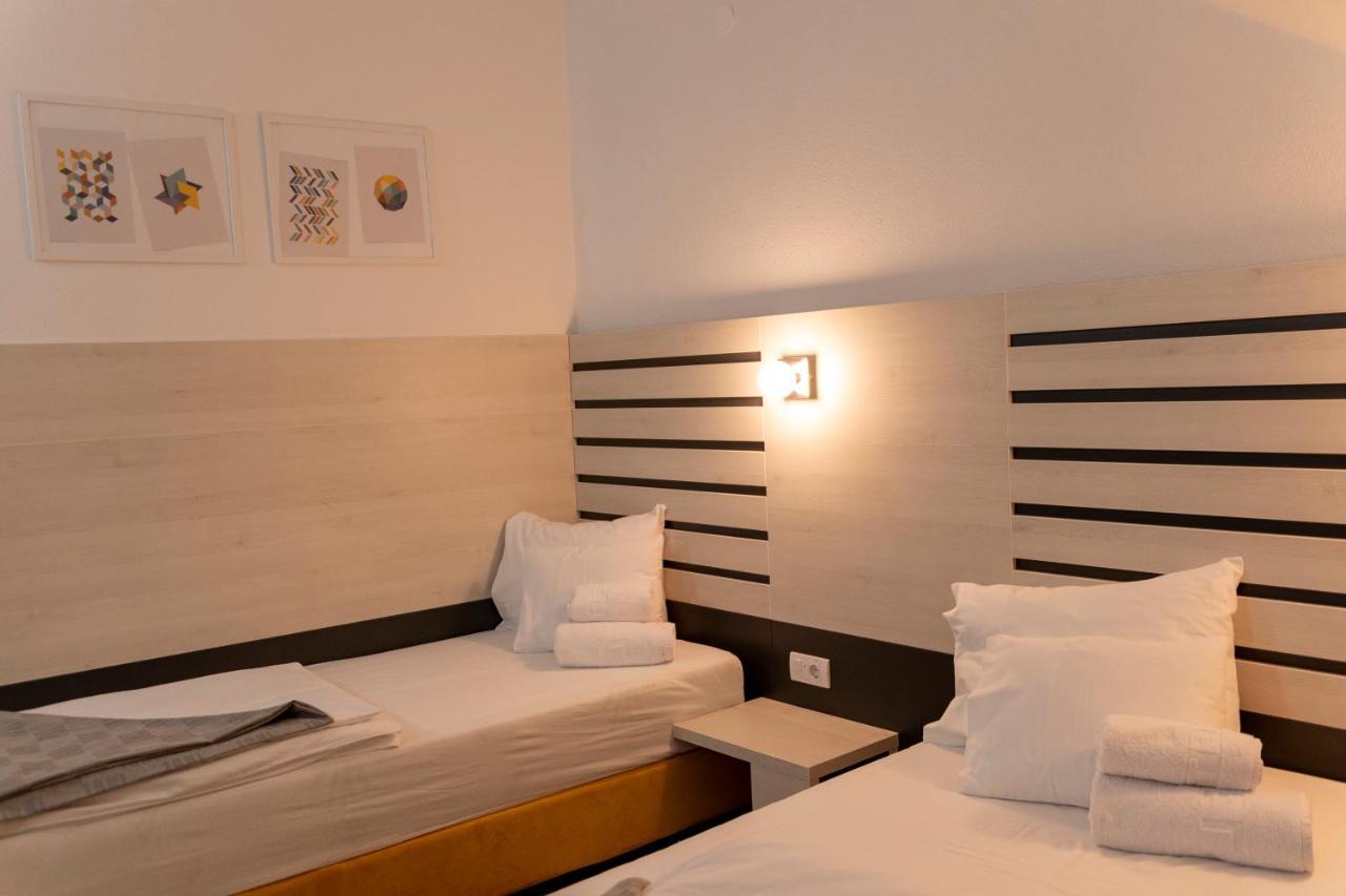 Garni Hotel 11Tica Dm Нови-Сад Экстерьер фото
