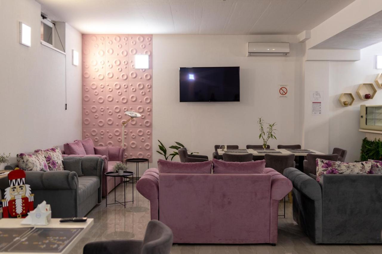 Garni Hotel 11Tica Dm Нови-Сад Экстерьер фото