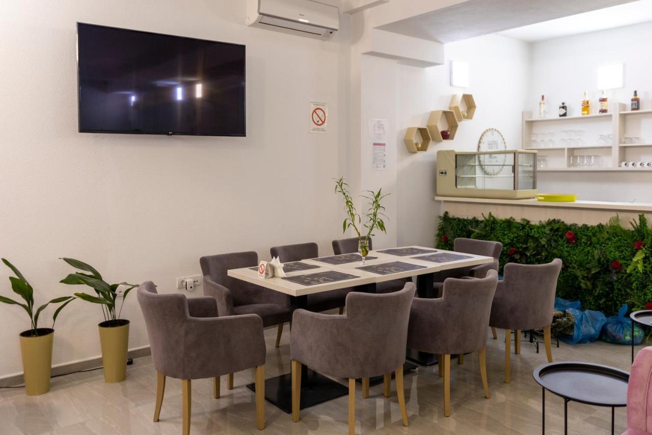 Garni Hotel 11Tica Dm Нови-Сад Экстерьер фото