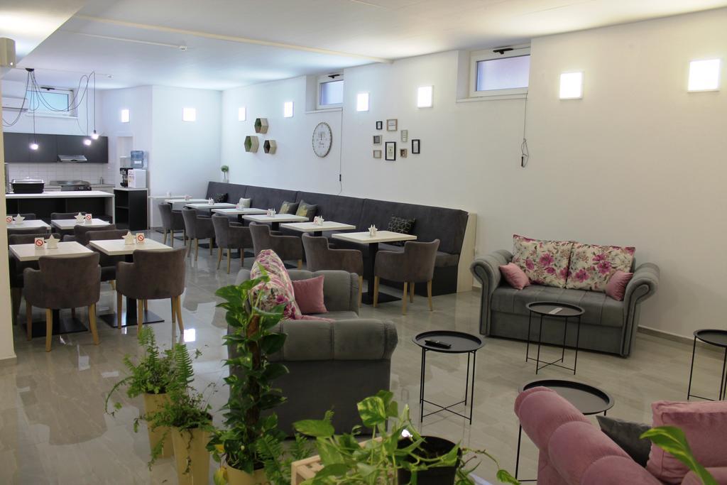 Garni Hotel 11Tica Dm Нови-Сад Экстерьер фото