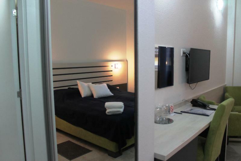 Garni Hotel 11Tica Dm Нови-Сад Экстерьер фото