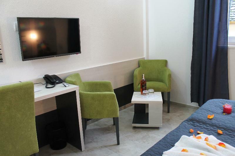 Garni Hotel 11Tica Dm Нови-Сад Экстерьер фото