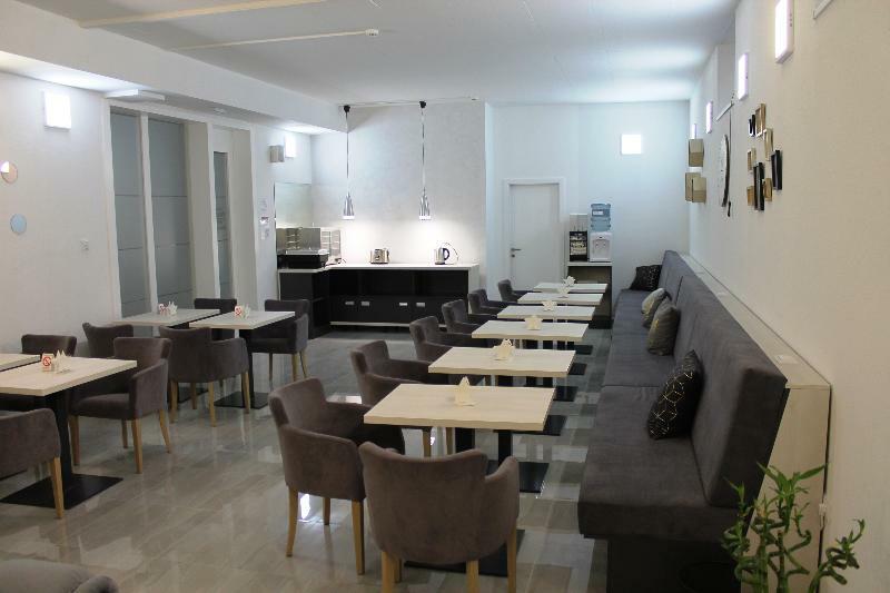 Garni Hotel 11Tica Dm Нови-Сад Экстерьер фото