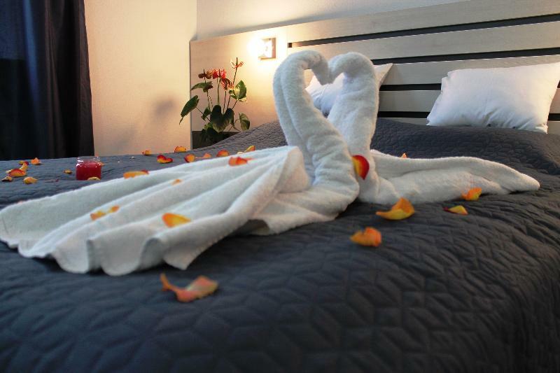 Garni Hotel 11Tica Dm Нови-Сад Экстерьер фото