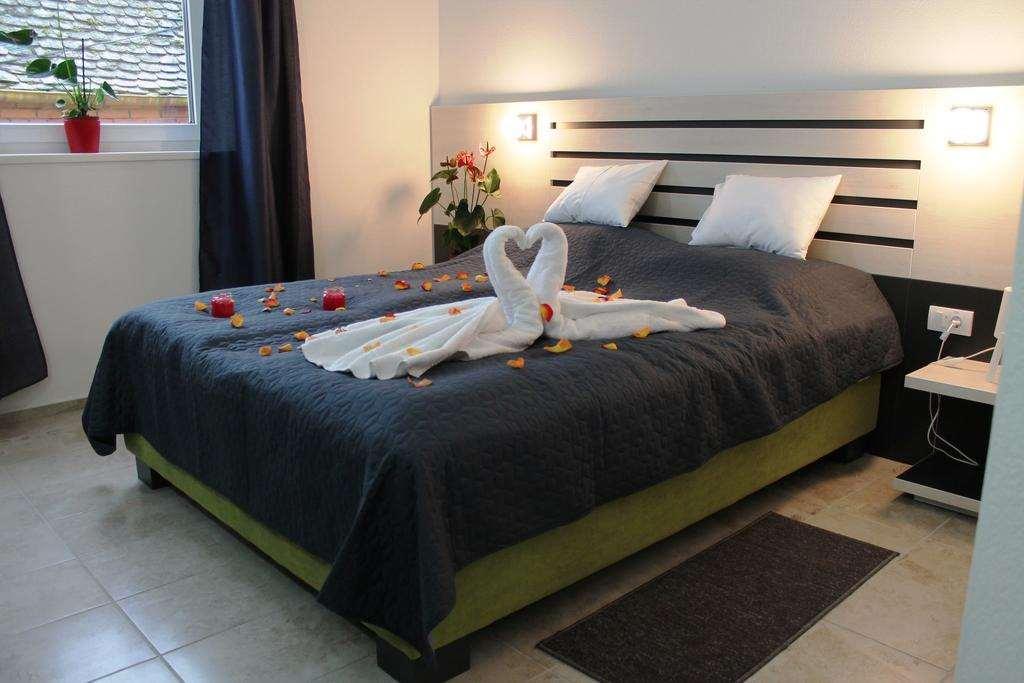 Garni Hotel 11Tica Dm Нови-Сад Номер фото