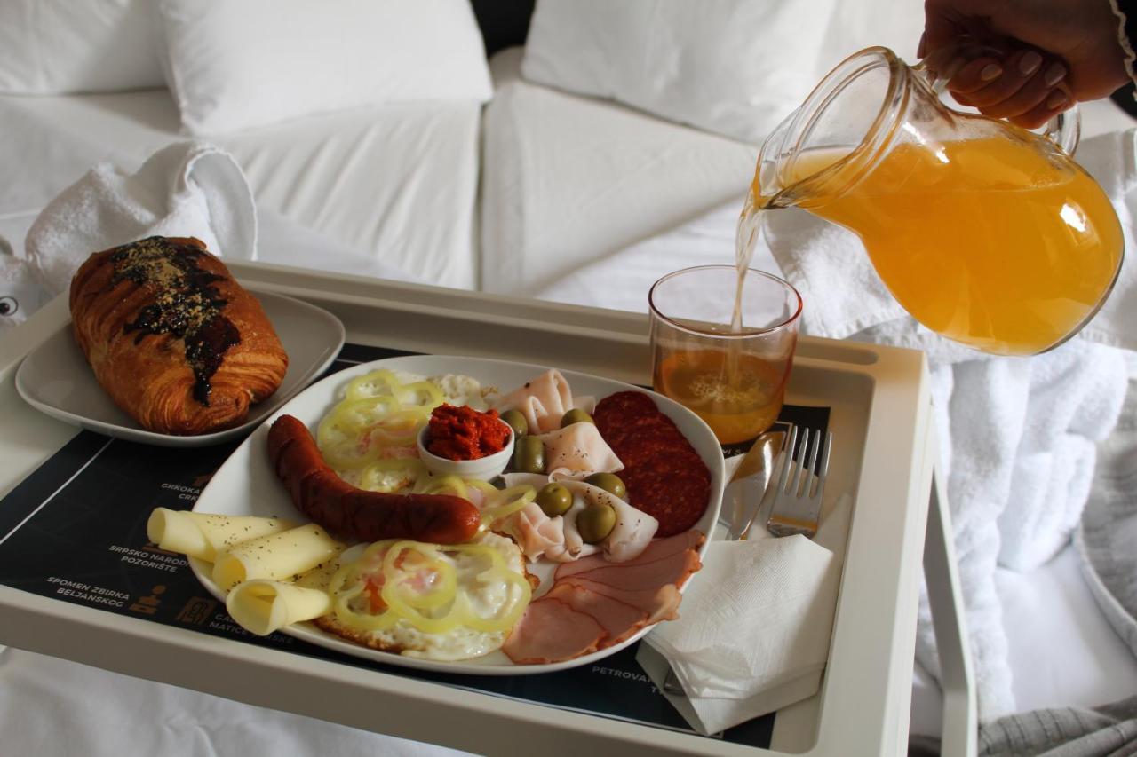 Garni Hotel 11Tica Dm Нови-Сад Экстерьер фото